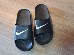 NIKE SLIDE KAWA - Negra de ATRmodayelementosdeportivos