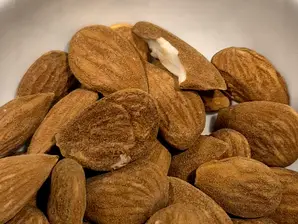 Almendras partidas de Aura patagonia