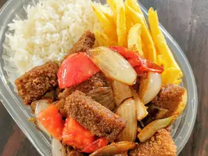 Saltado Menú Pollo o Vegetariano de Bien Taipá