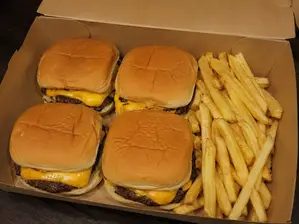 BOX BURGER 4 + papas de Big Joe's - Nueva Córdoba