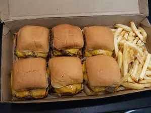 BOX BURGER 6 + papas de Big Joe's - Nueva Córdoba