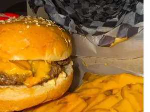 CHESEEBURGUER de BIG'S FRIES