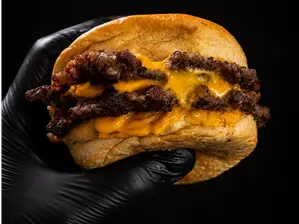SOLO QUESO de Brazza Burgers