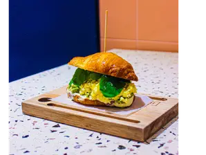 Croissant Revuelto de Brunch Cafe de Especialidad