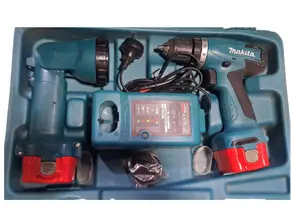 kit taladro atornillador, linterna y cagador marca makita de BULONERIA ARAC