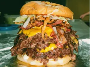 HAMBURGESA BASE (CON PAPAS) de Burger house
