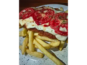 Milanesa a Caballo de Carnal - Tacos y Tragos