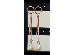 Aros con cadena de Caro gianni