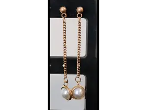 Aros con cadena de Caro gianni