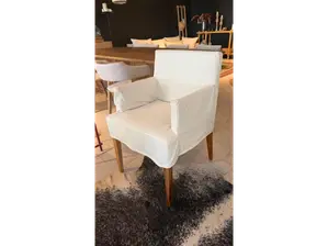 Silla enfundada con apoyabrazos de Castiza