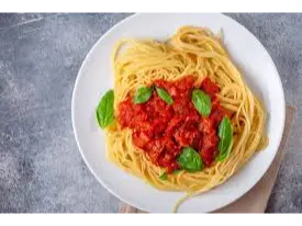 Fideos con Tu salsa favorita de catering San roque