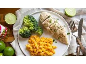 Pechuga de Pollo con tu guarnición Favorita de catering San roque