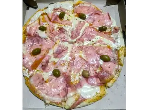 Muzza con jamon de chopito