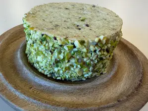 Alfajor de pistachos y chocolate blanco de Combi Camino San Carlos (Carta Salón)