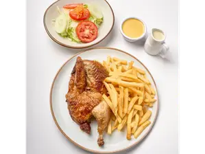 1/2 de Pollo con Fritas o Ensalada de Distribuidora Santa Maria