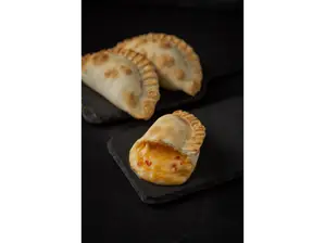 Queso, Cebolla y Morrón de El Chalcha Empanadas