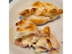 Jamón y queso (la unidad) de El Cucharón