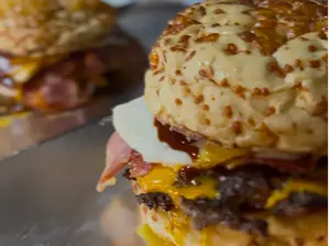 2 Burger's Americana DOBLES + FRITAS de EL GARAJITO LOMOS GOURMET