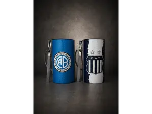 VASO DE METAL CON GUIRO EQUIPOS DE FUTBOL CON ACCSESORIOS - COD.: 952 de El Pirata VCP - Polirrubro