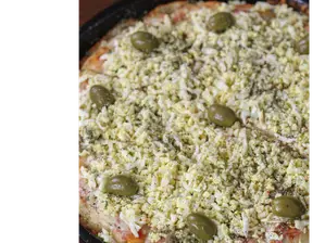 Mozzarella con huevo de Elvira Pizza al Molde