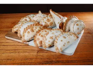 DOCENA A ELECCION + 3 SALSAS A ELECCION! de EmpanadasdelaPacha
