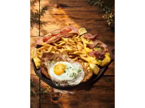 EMPANADA FRITA CORTADA A CUCHILLO de ESTACION BRONSON
