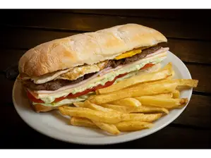 Clasico de Estatus Pádel y Bar