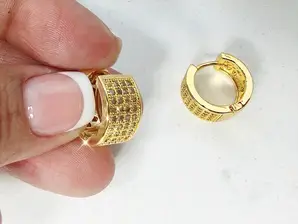 Aros Huggies dorado de Eu'G joyas