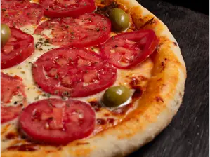 1 PIZA: MUZZA NAPO O CALA + PAPAS de Foodrinks