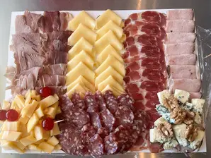 PICADA GRUYERE de Gruyere Distribuidora - Colinas