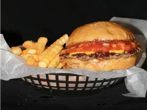 Cuarto de GURÚ de GURÚ BURGUER Truck (Takeaway y jardín)
