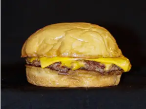 Cheeseburguer de GURÚ BURGUER Truck (Takeaway y jardín)