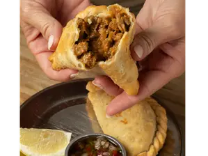 EMPANADAS FRITAS DE CARNE X2 de HERMANOS PEPPER