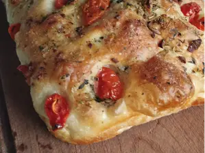 Focaccia de tomate ajo y especias de Hogarela