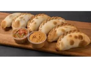 Empanada congelada Matambre para COCINAR de HUELLAS EN LA ALDEA