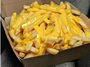 PAPAS CON CHEDDAR de Indio burguer