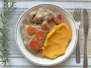 CHORIZOS A LA POMAROLA CON PURÉ DE COLIFLOR de INTEGRO.ALIMENTO