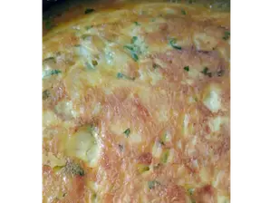 Tortilla de papas con ensalada tomate de Kiosco