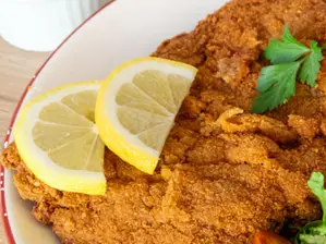 Milanesa con papas fritas de La tribu del indio