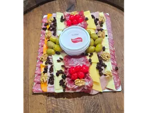 PICADA NAVIDAD 1 CON CAMEMBERT de Lacteos y Fiambres Avenida Suc. Alvear 314