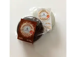 Alfajor de chocolate blanco relleno de dulce de leche sin tacc, sin gluten de Livienglutenfee