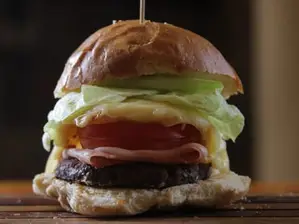 Hamburguesa 6 con papas *** de Lo de Carlitos-Lanus