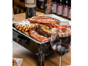 Parrillada para 2 personas + guarnicion de Lo de Hugo
