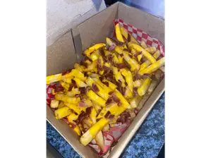 Papas con cheddar y bacon de Lolo's Burguers