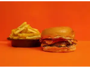 Burger Cheese & Bacon + Papas Fritas de Lomitos 2x1 Jesús María
