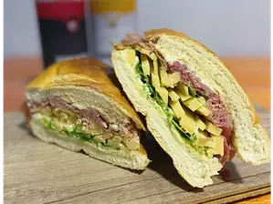 Sandwich de Roast beef desmechado. de Los Signo Cocina Artesanal