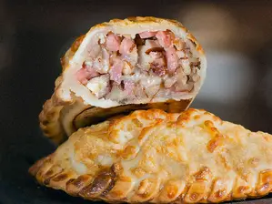 Roquefort, nuez, jamón y muzzarella de Maja Morena - Carlos Paz
