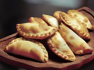 1 Docena de empanadas DE LA CASA de Maja Morena Rio IV