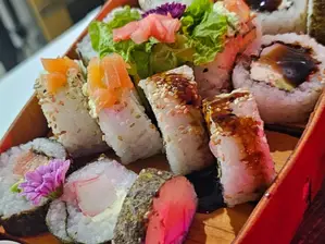 8 piezas de Mia Sushi Capilla