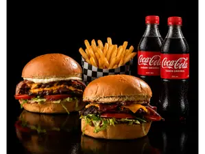 COMBO PAREJA (2 hamburgesas + gaseosas + papas) de MISTER BURGER ZONA SUR